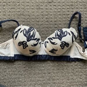 Intimissimi lace white blue bra